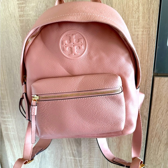 Authentic Tory Burch Women's Perry Bombe Leather Backpack
Excellent Condition - Picture 1 of 5